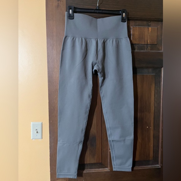 ILUS SEAMLUX INTENSIFY LEGGINGS in Agave - Picture 6 of 7